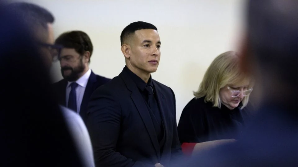 Daddy Yankee rechaza la solicitud de su esposa para nombrar un administrador judicial en sus empresas durante el proceso de divorcio