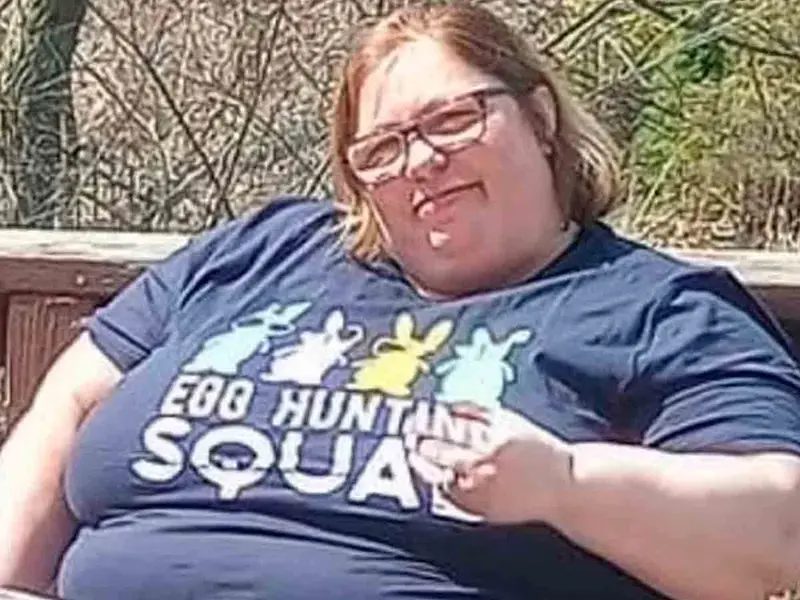 Encarcelan a mujer con obesidad mórbida tras sentarse sobre su hijo como castigo