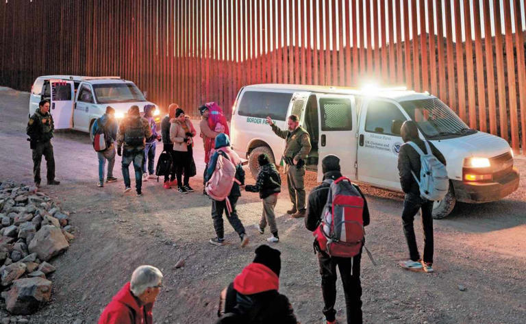 EU deportó a 2 mil extranjeros a México en un día, reporta Departamento de Estado; inicia la expulsión masiva de migrantes
