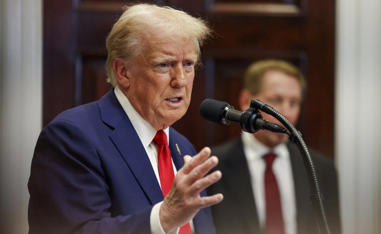 Mujeres trans no podrán permanecer en cárceles con reclusas femeninas en EU; Trump reconoce sólo género femenino y masculino