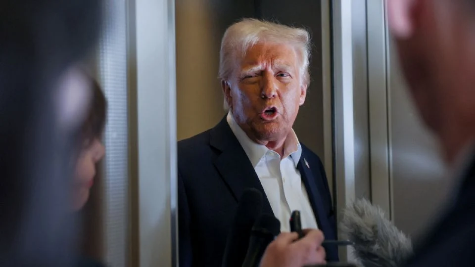 Trump insiste en anexar Canadá al territorio de Estados Unidos y comprar Groenlandia