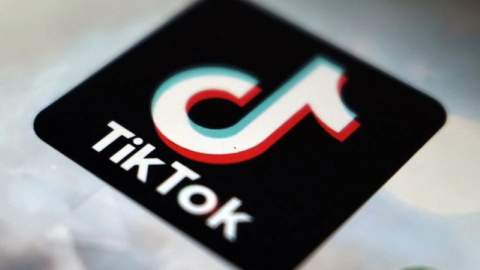 Trump negocia plan para salvar TikTok con Oracle al mando de sus operaciones, reporta NPR