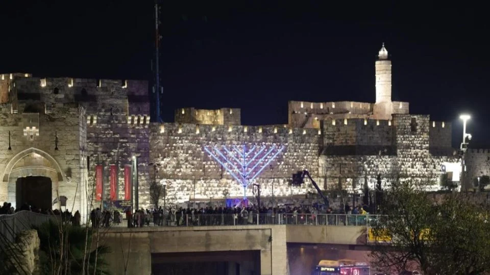 Activan las alarmas en Jerusalén y Tel Aviv por misil lanzado desde Yemen; Israel lo intercepta
