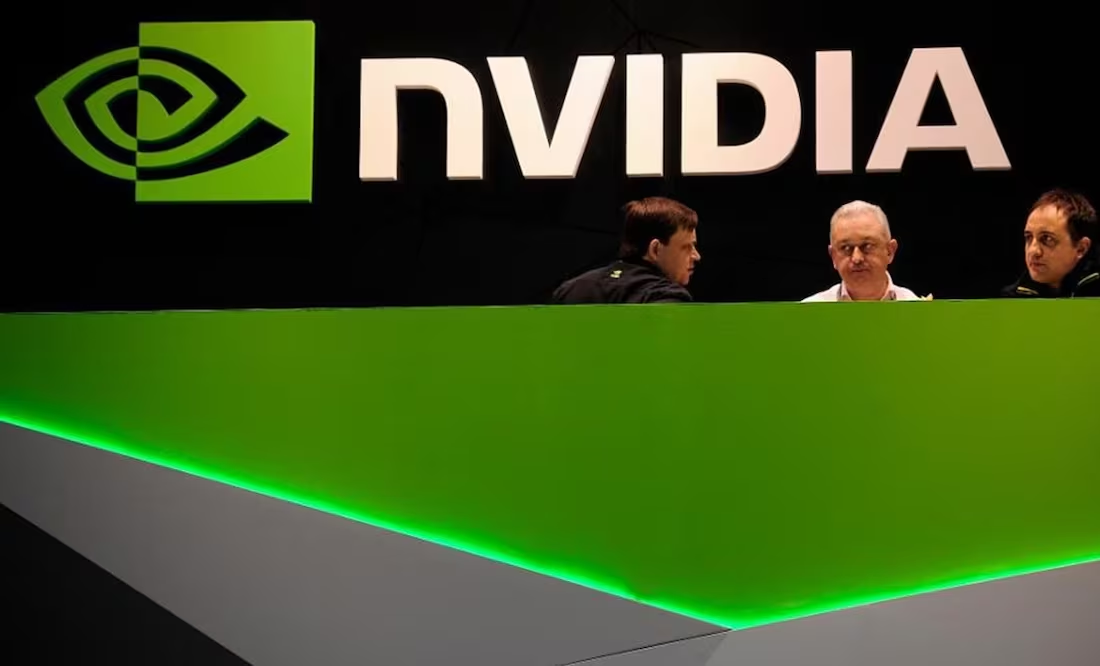 Nvidia pierde 600 mil mdd y se desploma 16.9% en Wall Street; atribuyen caída a llegada de la app china DeepSeek