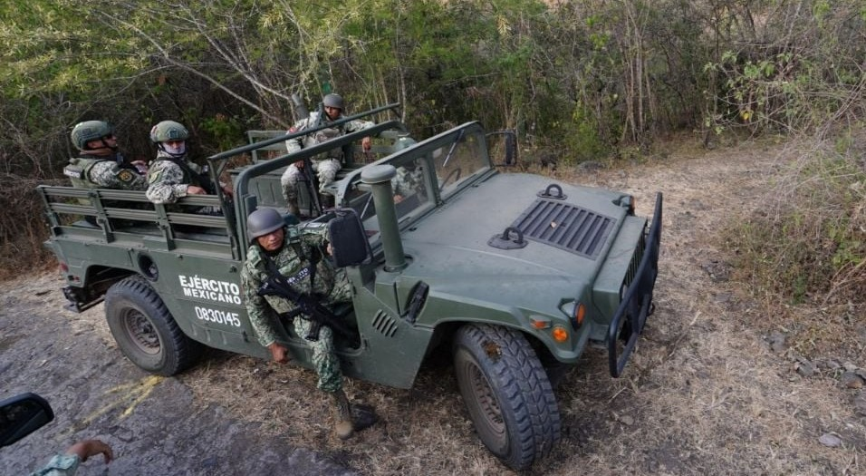 Sujetos armados intentan derribar helicóptero militar en Apatzingán con drones explosivos