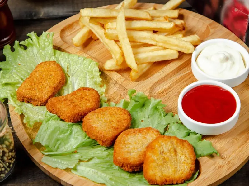 Niño se queda ciego por tener una dieta de solo nuggets, salchichas y galletas