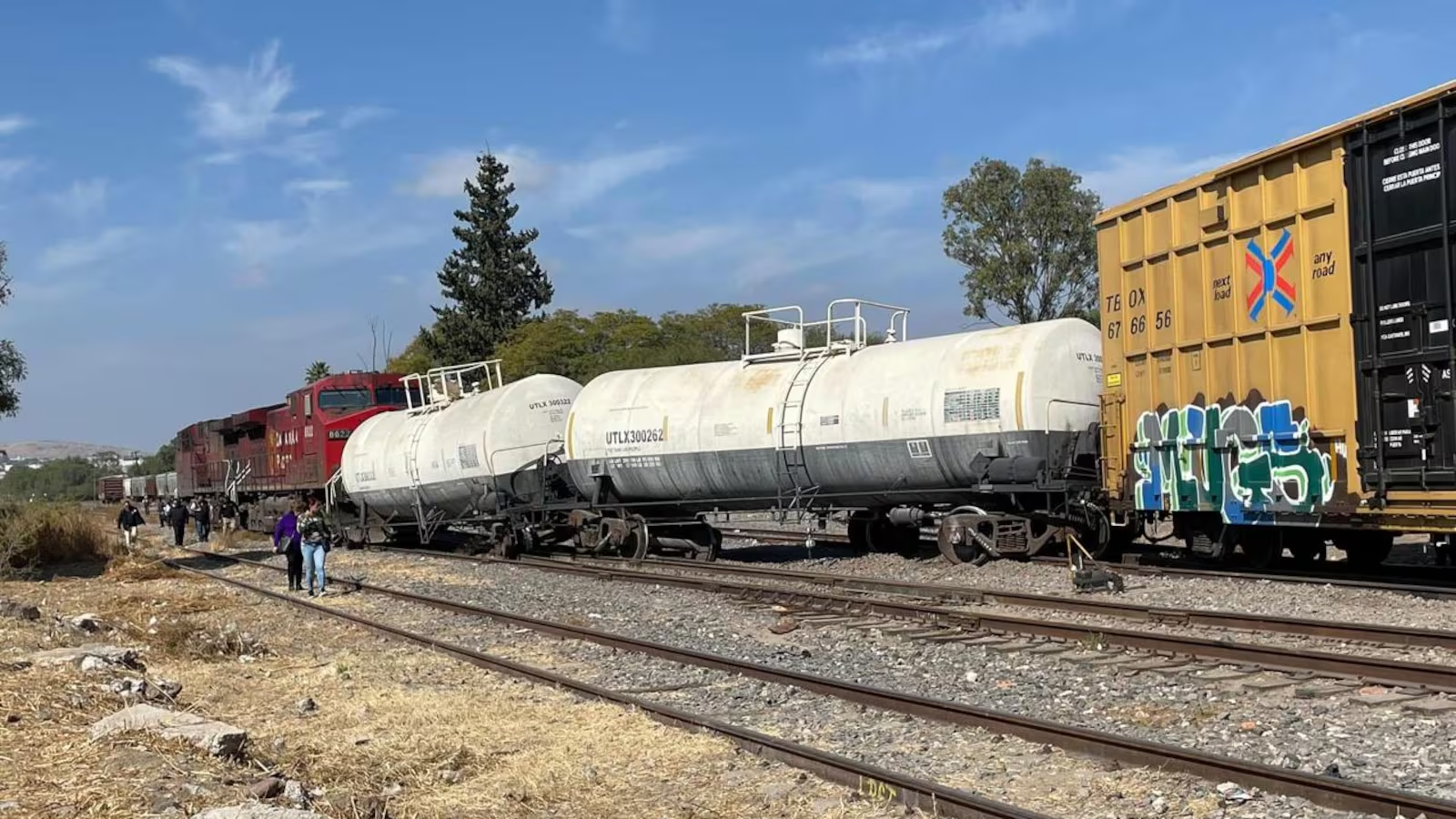 Un tren de Canadian Pacific Kansas City se descarrila en San Juan del Río, Querétaro; no hay heridos
