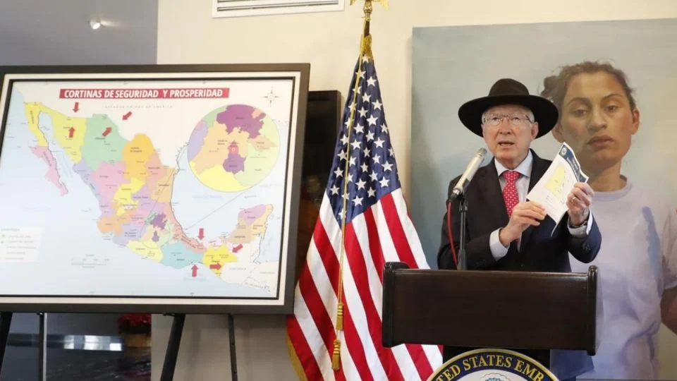 Ken Salazar reaparece en X para criticar a Trump por cambiar el nombre del Golfo de México: «Es un esfuerzo arrogante»