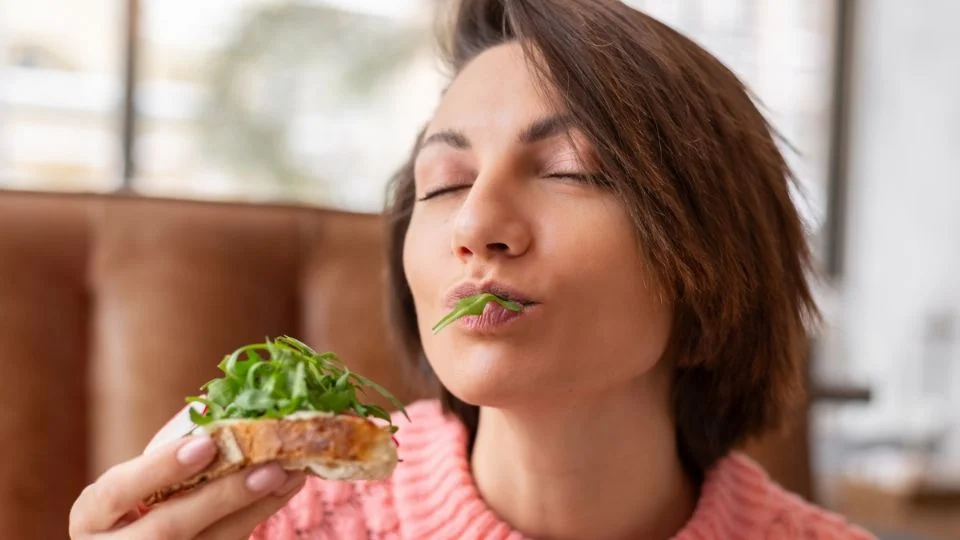 Comer despacio: el tiempo mejor aprovechado para disminuir el estrés de una vida ajetreada