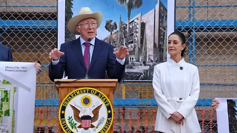 Admite Presidenta diferendos con Ken Salazar
