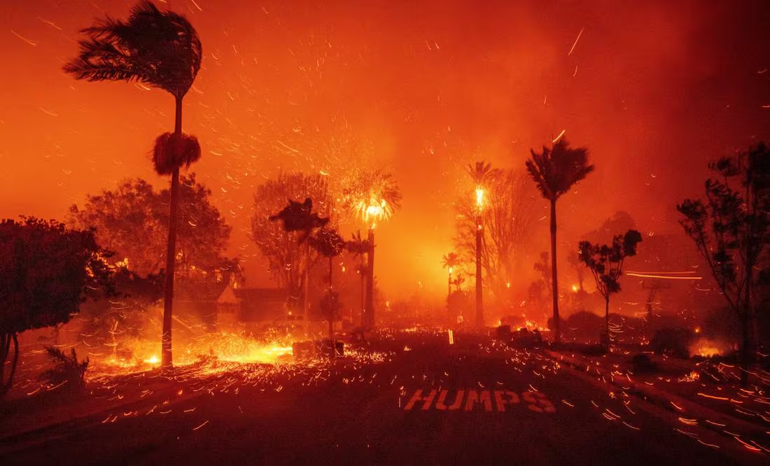 Incendio en Los Ángeles: tercer frente agrava la situación; 30 mil personas fueron evacuadas