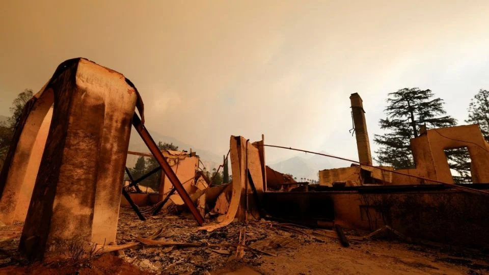 «Parece que una bomba cayó en Los Ángeles», dice el sheriff del condado por estragos de los incendios que han arrasado casi 12 mil hectáreas
