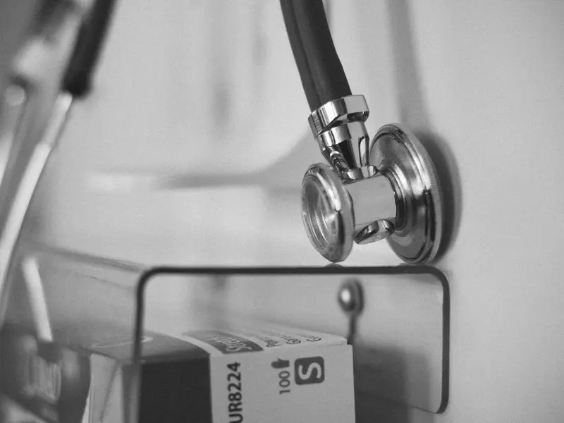 Alcalde de Italia prohíbe a los residentes enfermarse… por escasez de atención médica