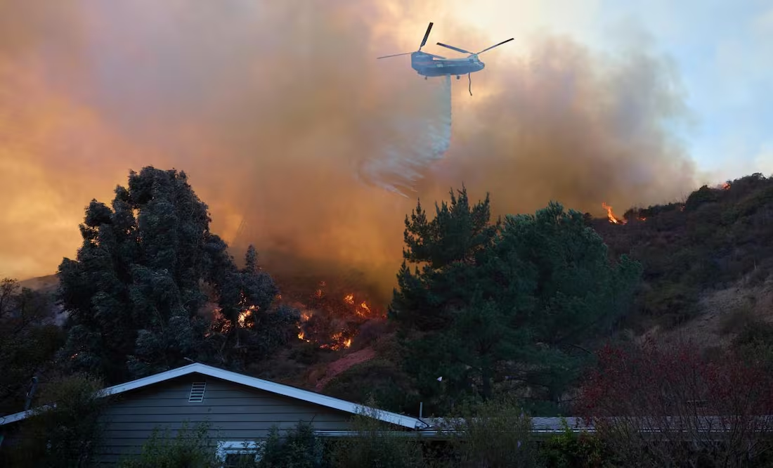 Sube a 16 el número de muertos por incendios en Los Ángeles; registran más de 12 mil estructuras quemadas