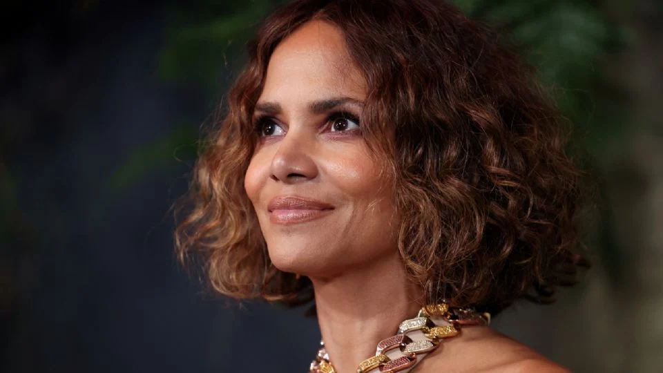 Halle Berry, Sharon Stone y otros artistas en Los Ángeles vacían sus armarios para ayudar a víctimas de los incendios