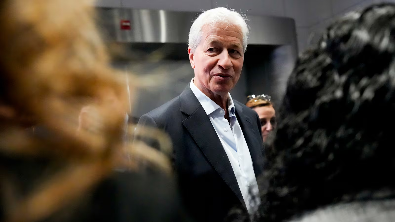Jamie Dimon apoya los aranceles de Trump pero advierte daños