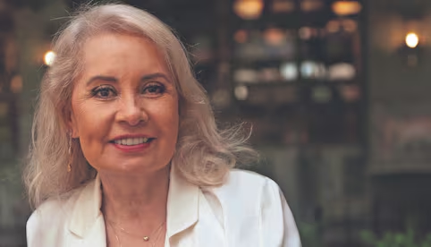 Carla Estrada alista su libro biográfico