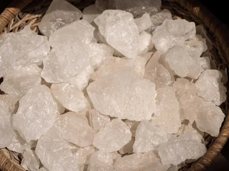 Piedra alumbre: ¿qué es y para qué sirve?