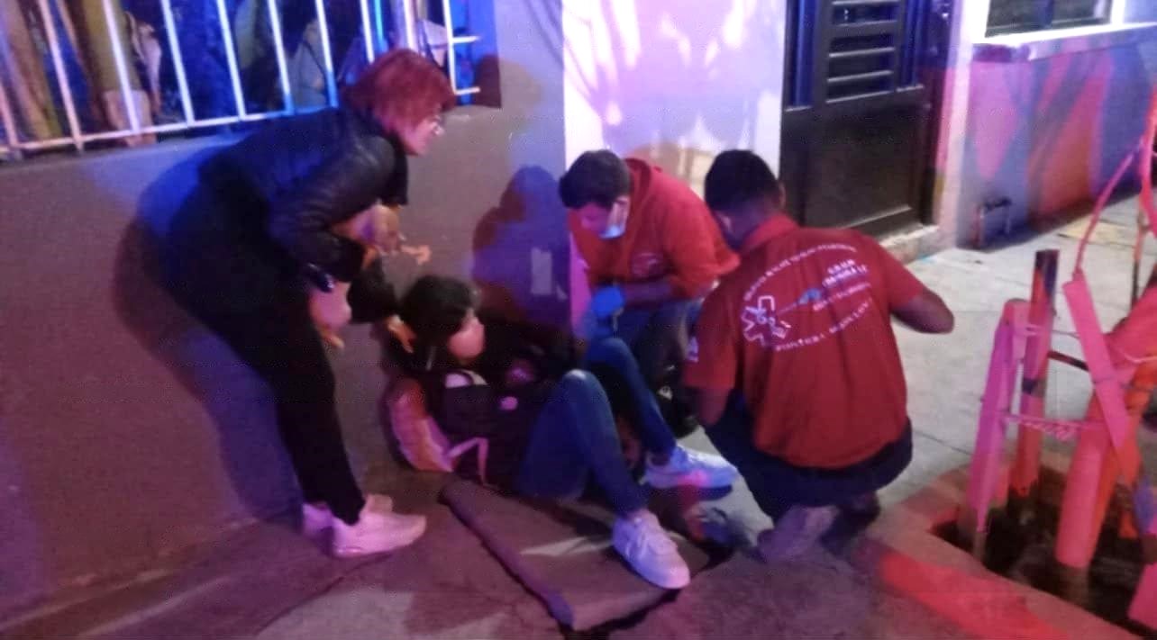 Auxilian a adolescente embarazada e intoxicada