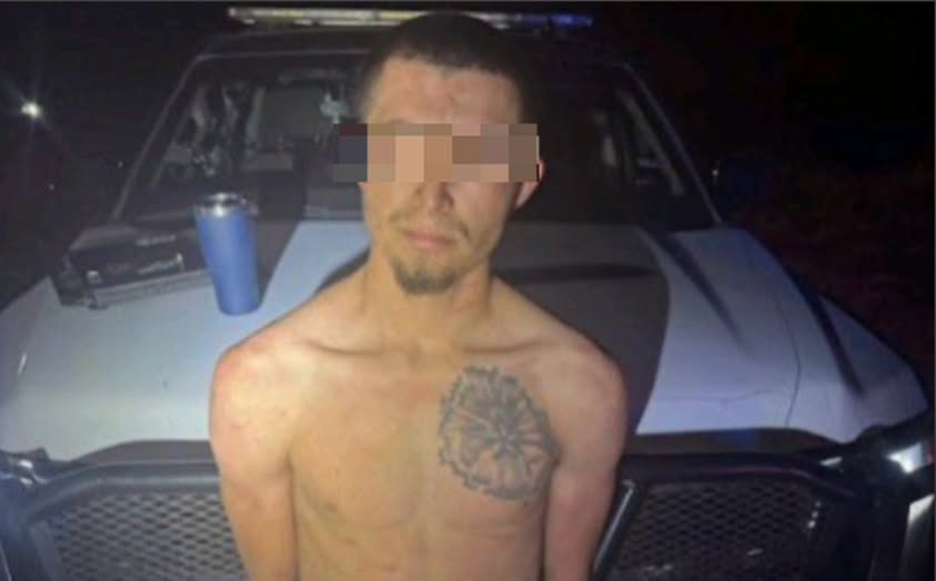 Vuelca “pollero”; muere un migrante
