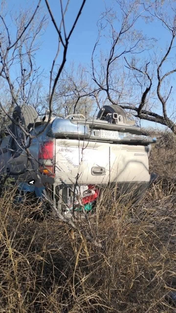 Vuelca mujer en Arroyo Blanco