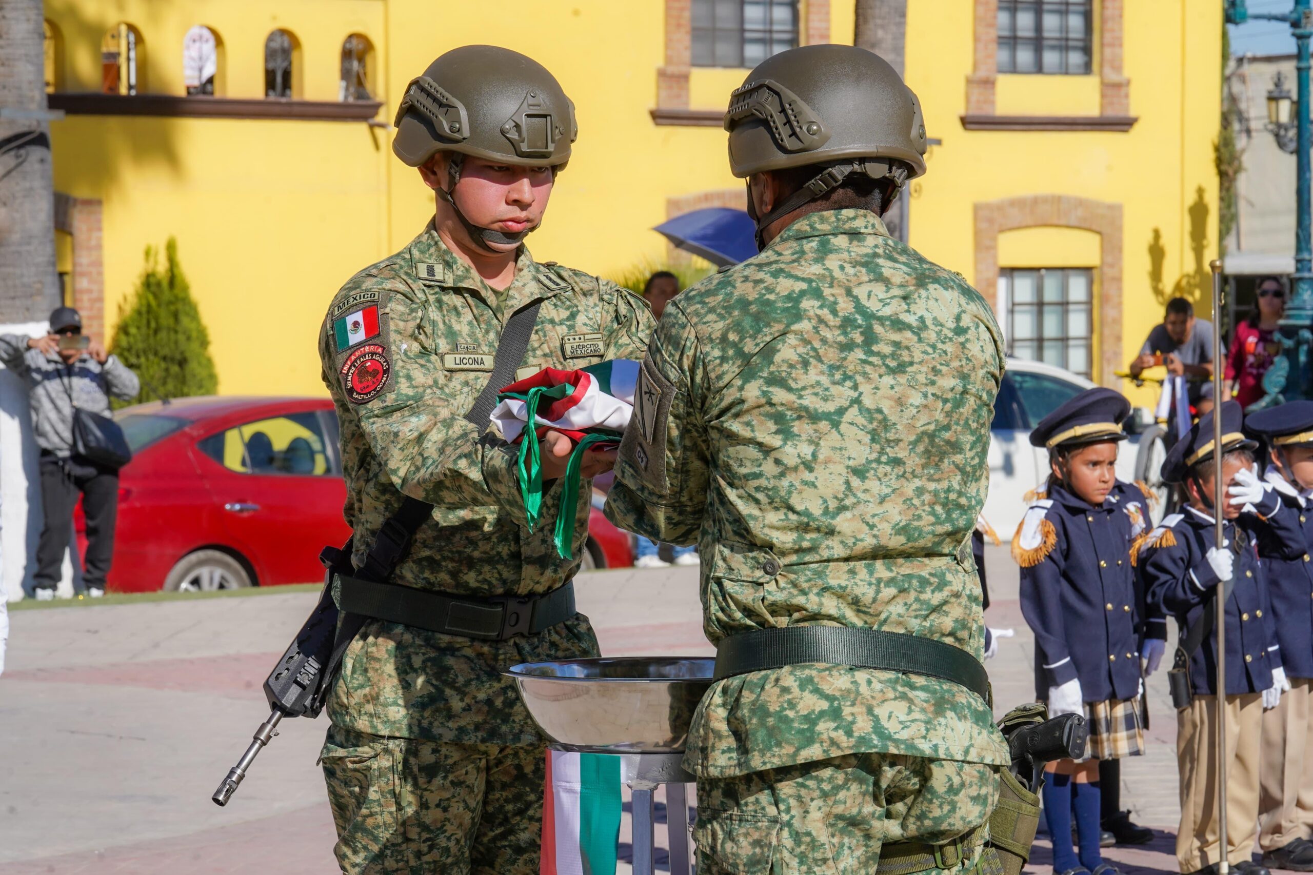 Resaltan respeto a la bandera nacional