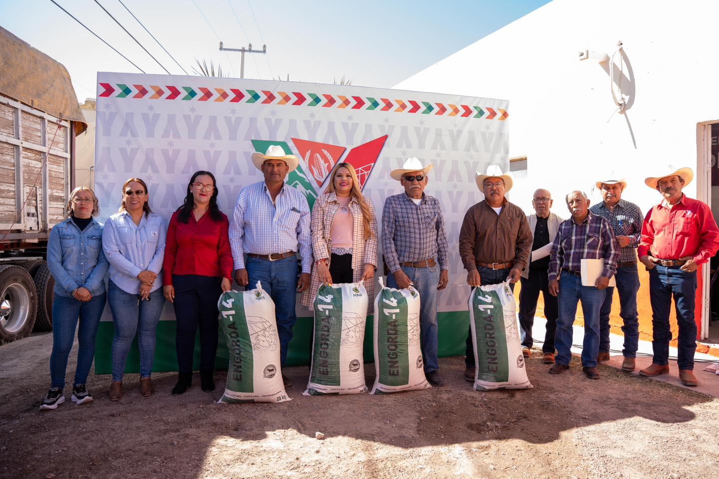 Sigue llegando apoyo a ejidatarios de Castaños