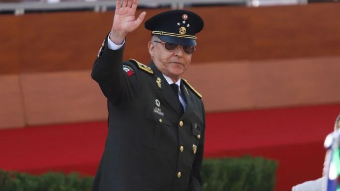 Reaparece general Cienfuegos en ceremonia de Sheinbaum