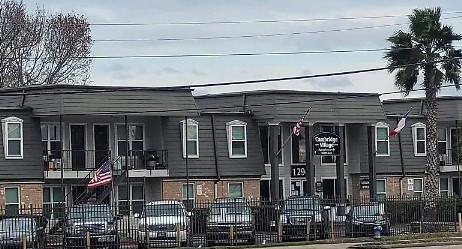 Trump despide a cuatro empleados de agencia pública por pagar hoteles de lujo a migrantes