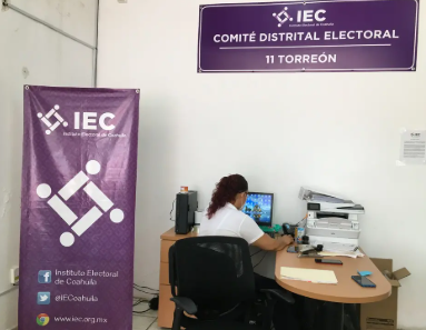 Entregan tres poderes listados de candidaturas