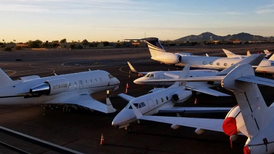 Otro accidente aéreo en Estados Unidos: choque de dos jets privados deja un muerto en Arizona
