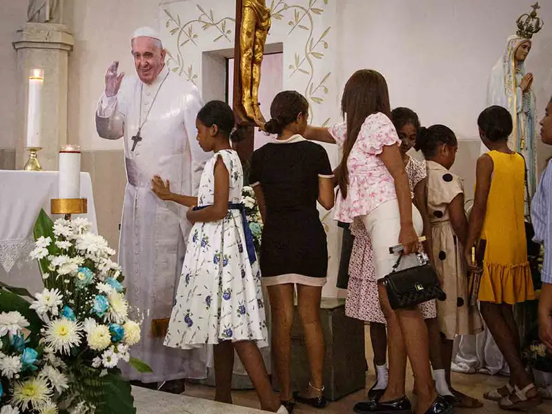Continua Papa Francisco en estado crítico de salud