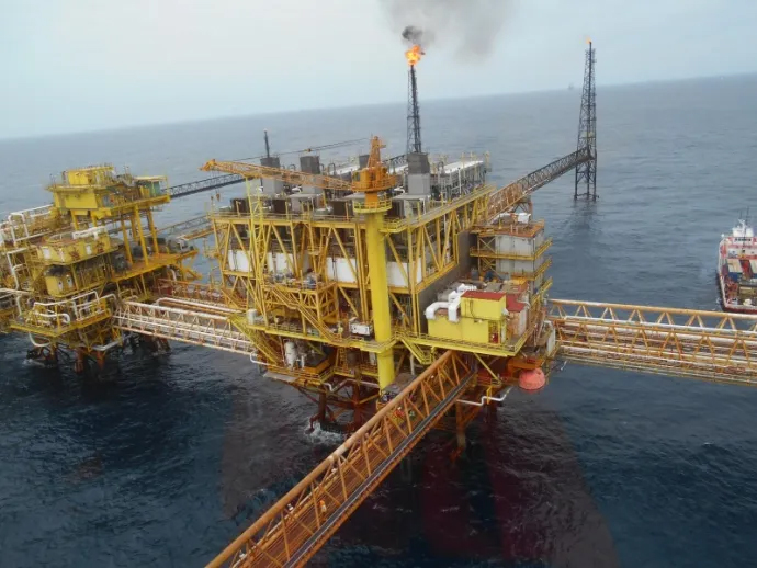 Pemex en picada; cierra 17 de 36 plataformas en el Golfo de México