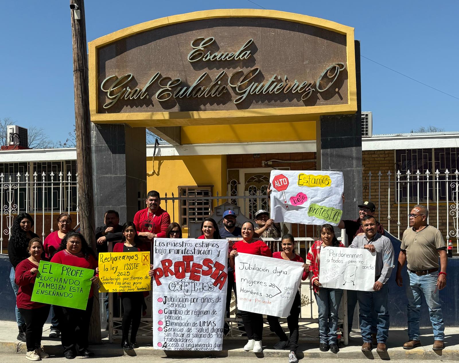 Protestan Maestros contra la federación