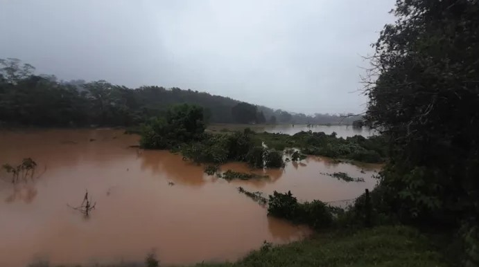 Se desborda río Uxpanapa tras fuertes lluvias en Oaxaca