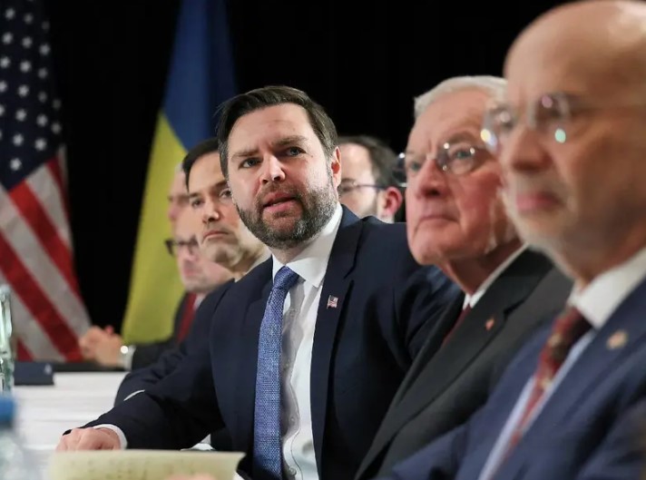 Vicepresidente de EU arremete contra políticas europeas; «Hay un nuevo sheriff en la ciudad»