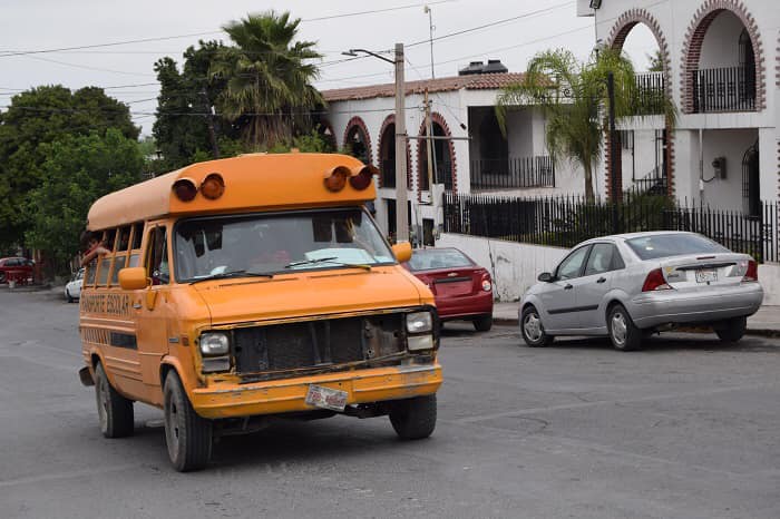 Señalan precario estado de transporte escolar