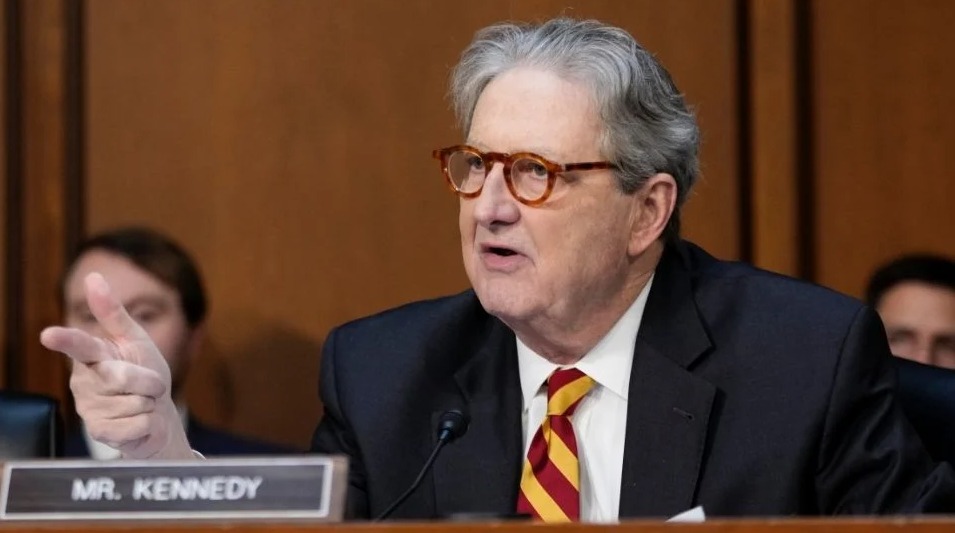 Senador Kennedy acusa al gobierno de México de estar «en el bolsillo» de los cárteles durante audiencia sobre fentanilo