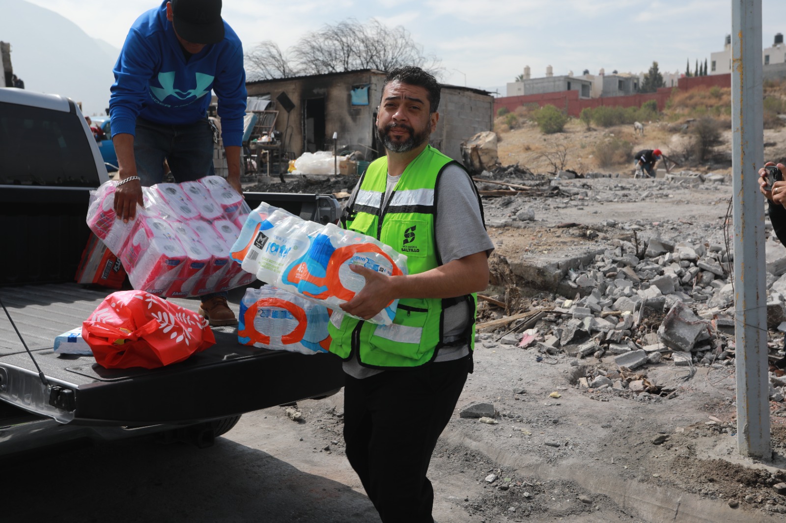 Continúa apoyo del Gobierno de Saltillo a damnificados por incendio