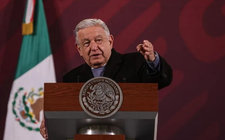 Hallan irregularidades a AMLO