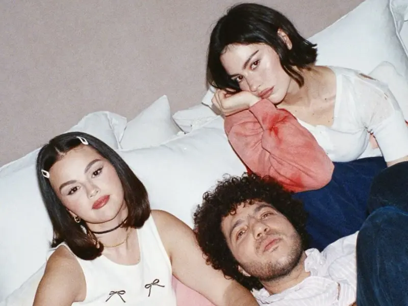 Selena Gomez, Benny Blanco y Gracie Abrams estrenan ‘Call Me When You Break Up’