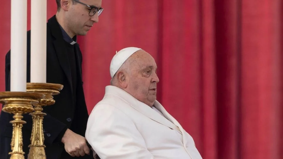 El papa podría renunciar «si tuviera dificultades graves», pero desea cumplir el Jubileo: cardenal Ravasi