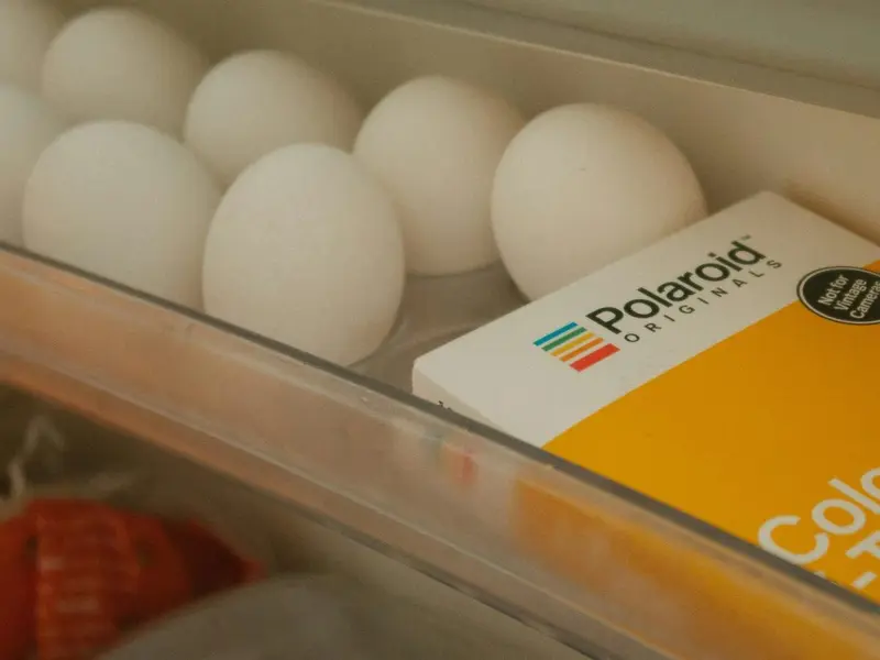 Descubre por qué no debes guardar los huevos en la puerta del refrigerador