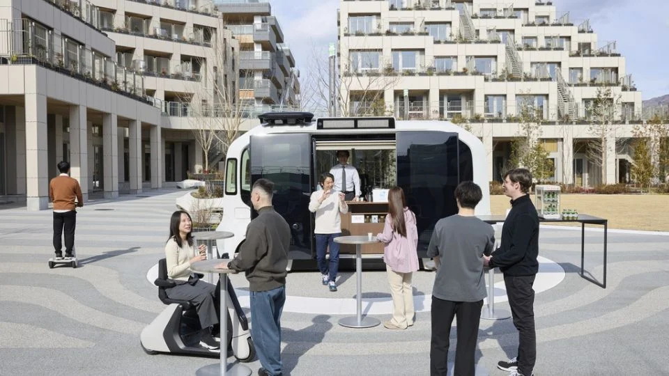 Toyota construye una ciudad para probar cómo sería la vida cotidiana con robots, inteligencia artificial y vehículos autónomos