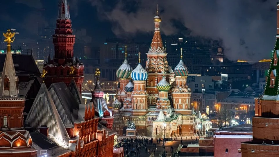 Ciberdelincuentes robaron en Rusia 2 mil millones de dólares en 2024; mujeres de entre 25 y 44 años, principales víctimas