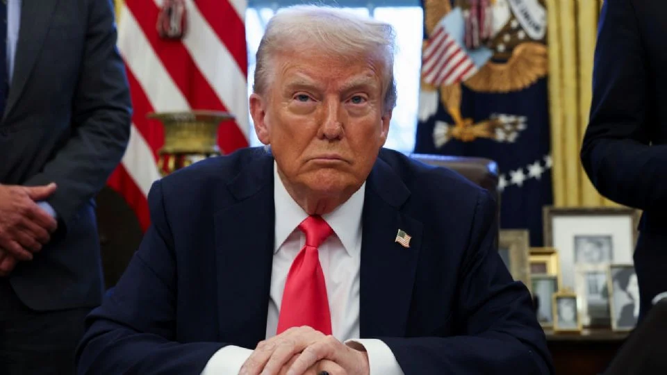 Trump arremete contra Apple: exige eliminar sus políticas de diversidad e inclusión