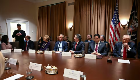 Trump se reúne por primera vez con su gabinete