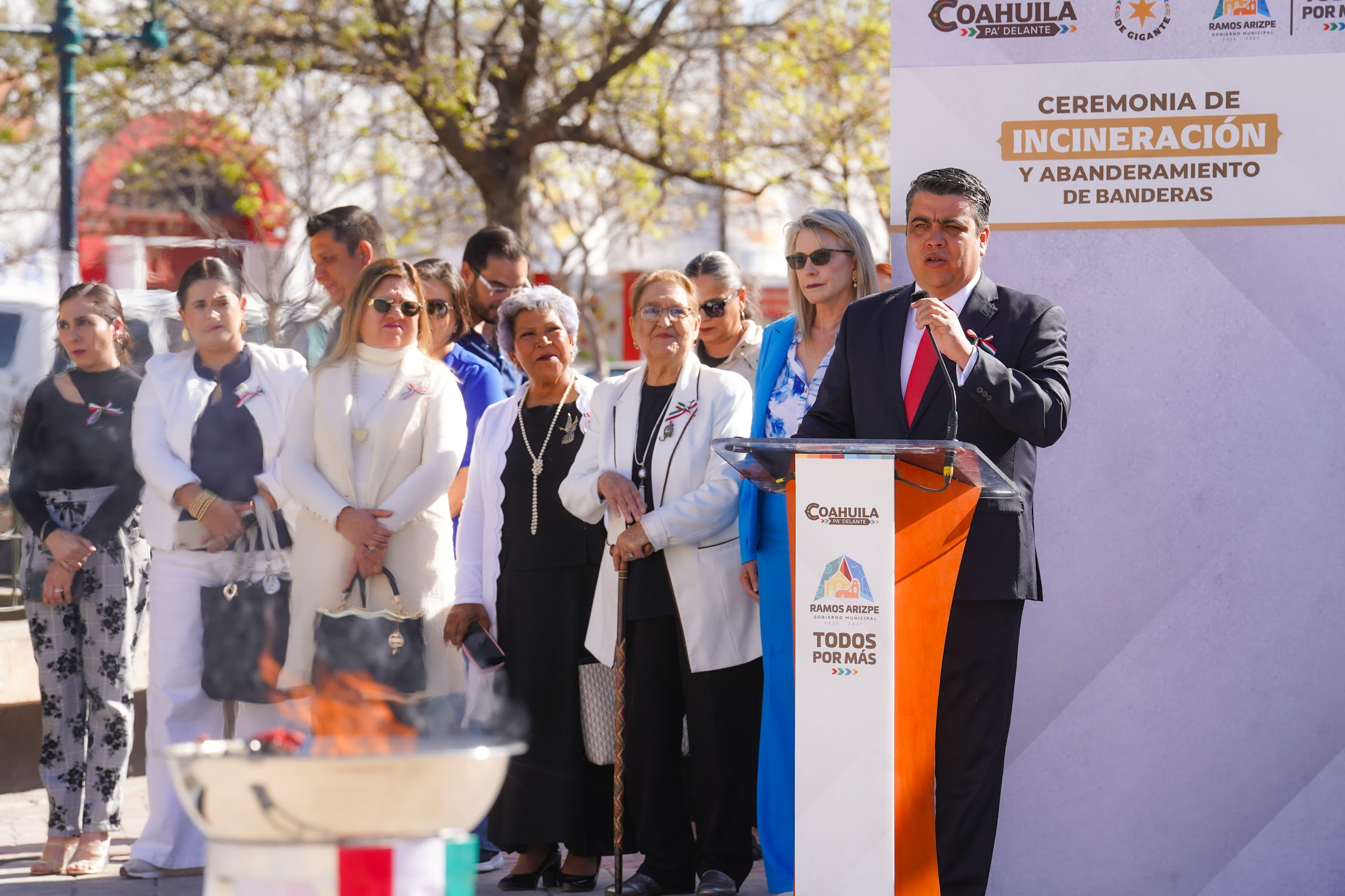 Realizan incineración y abanderamiento junto al ejército