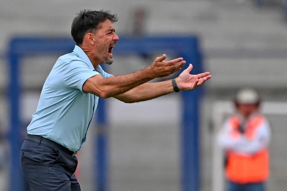 Pumas despide a técnico argentino Gustavo Lema