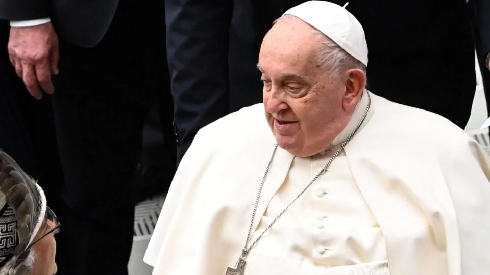 El papa se enfrentó a cardenales por las finanzas del Vaticano antes de su hospitalización
